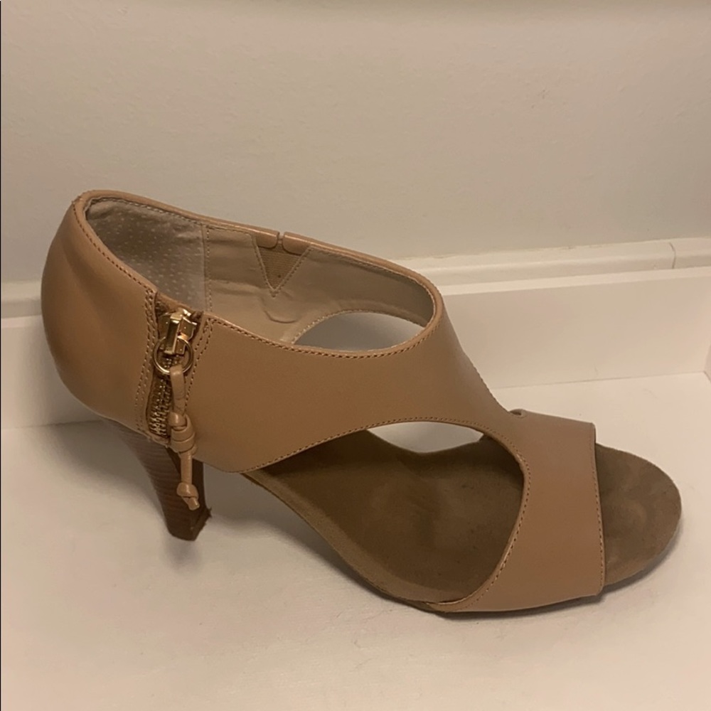 Beige Pumps / Heels | Adrienne Vittadini Open toe